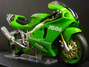 【未開封品】1/24 カワサキ ZX-7RR ＃11 KAWASAKI　ZX 7RR 1999 耐久レース　☆ライダー＆マシ－ン解説冊子付き外箱入り 