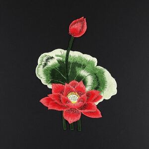 赤い蓮の花ワッペン（糊なし）