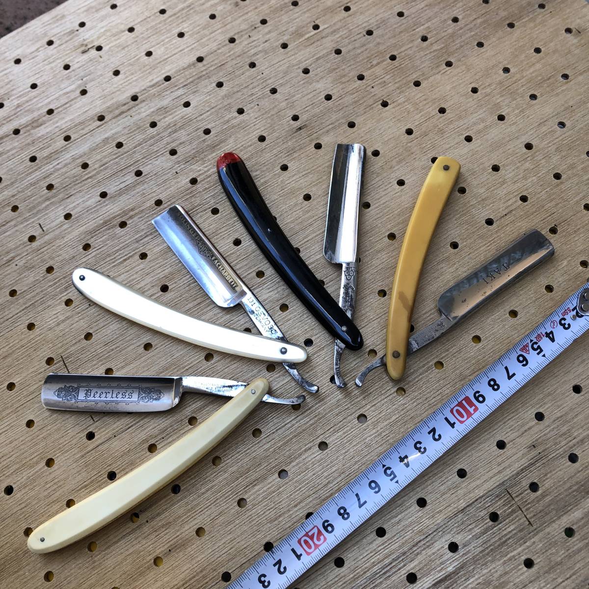 昔 理容師 剃刀 古い カミソリ 日本刀 ナイフ 箱入りセット 店内の商品