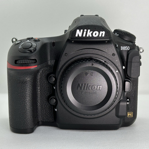 【極美品】 Nikon D850 一眼レフ 本体 シャッター回数約5,000 付属品完備 【おまけ付き】