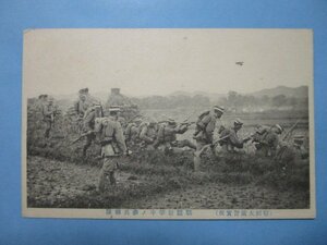 b1005特別大演習実況戦闘射撃中の歩兵連隊絵葉書