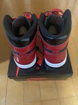 即決 NIKE AIR JORDAN 1 retro HIGH OG PATENT BRED US8 26.0cm 555088-063 国内正規 snkrs ジョーダン1 レトロ ハイ パテント ブレッド _画像4