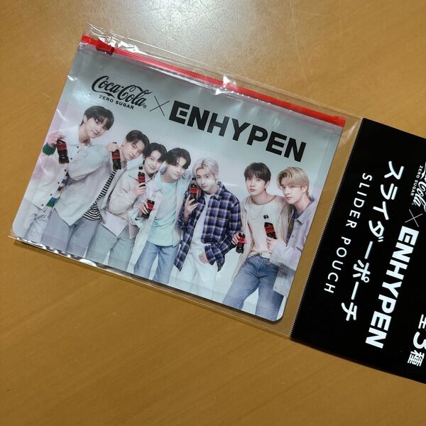 ENHYPEN×コカコーラ スライダーポーチ