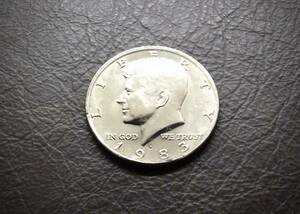 極美品〜美品 ケネディ50セント硬貨 1983年　P刻印 　送料無料です。（16080） USA 貨幣 ハーフダラー アメリカ