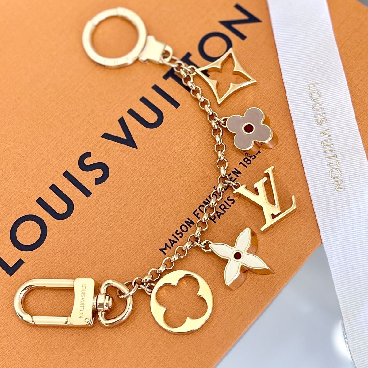 新品未使用 》Louis Vuitton キーホルダー チャーム モノグラム LOUIS