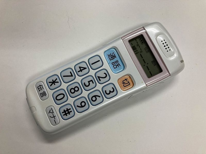 希少 未使用 送料無料】docomo D880SS らくらくホン シンプル プラチナ ...
