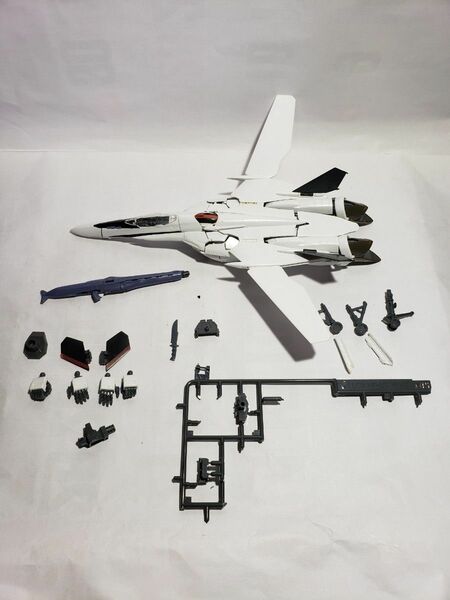 バンダイ 1/72 VF-25F メサイアバルキリー アルト機 マクロスF