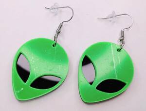  free shipping Alien earrings green unusual star person planet Shinryaku person gray .smaak