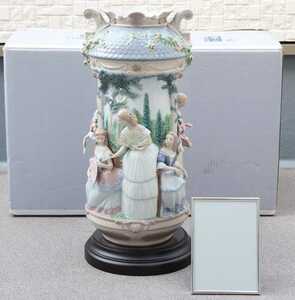Lindro Lladro Garden Leaves Ladies Ladies in the Garden Vase 500 Body Limited Pottery Coll Ficeurine Ficeurin Bihrin