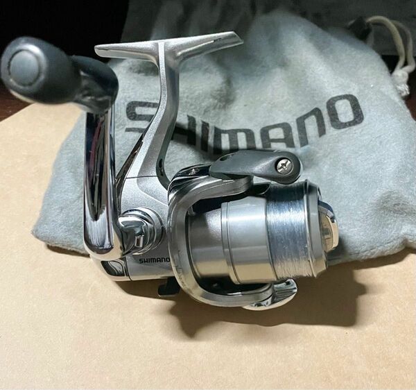 SHIMANO スピニングリール　釣り　アウトドア