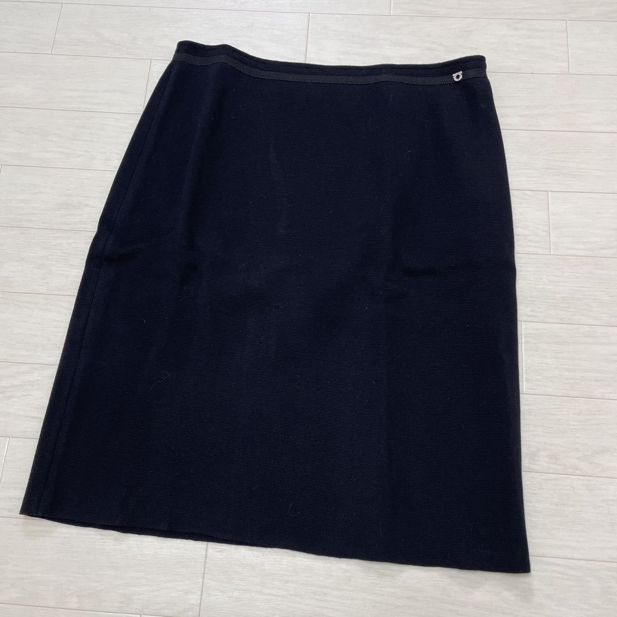 ヤフオク! -ferragamo スカートの中古品・新品・未使用品一覧