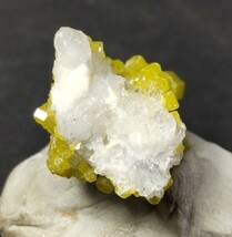 緑鉛鉱 （ パイロモルファイト pyromorphite ) ② 産地 中国 広西省 倒坪鉱山_画像9