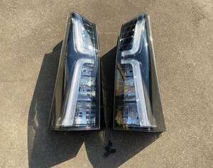 【ダイハツ LA650S LA660S タントカスタム 純正 LED テールランプ ライト 左右 2点セット KOITO 220-69075 カスタムXスタイルセレクション