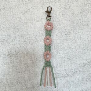 ★マクラメ　ハンドメイド　お花　キーホルダー