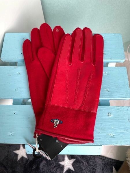 新品ヴィヴィアンウエストウッド赤い手袋　上質手袋　ヴィヴィアン手袋