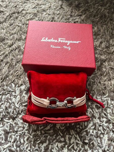 SALVATORE FERRAGAMO（サルヴァトーレ・フェラガモ） レザーブレスレット