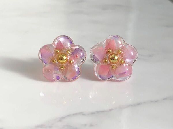 ☆ ハンドメイド　樹脂ピアス　イヤリング　レジン　アクセサリー　ゴールド　☆