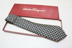 * Ferragamo * Италия производства *. цветок ..... божьи коровки рисунок галстук 