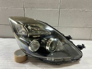 R50224 ② アイシス ZGM10 後期 純正 ヘッドライト 右 HID KOITO 44-72