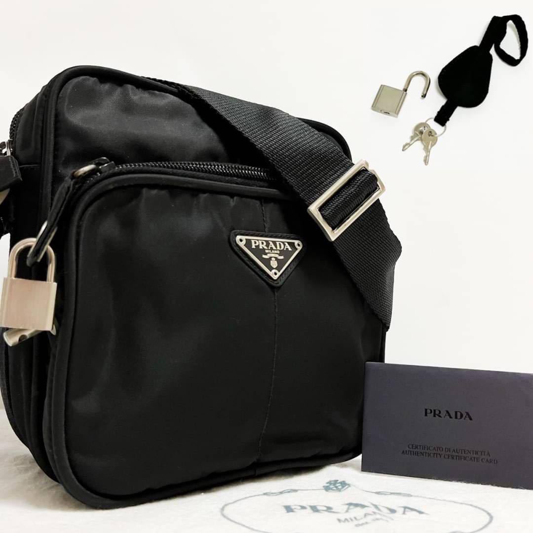 ヤフオク! -プラダ 三角ロゴプレートの中古品・新品・未使用品一覧