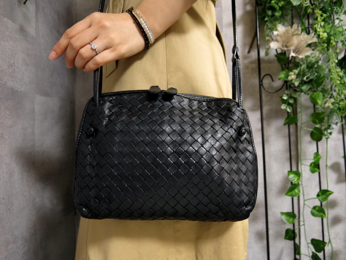 在庫限り】 Veneta Bottega - ネイビー ショルダーバッグ 斜め掛け