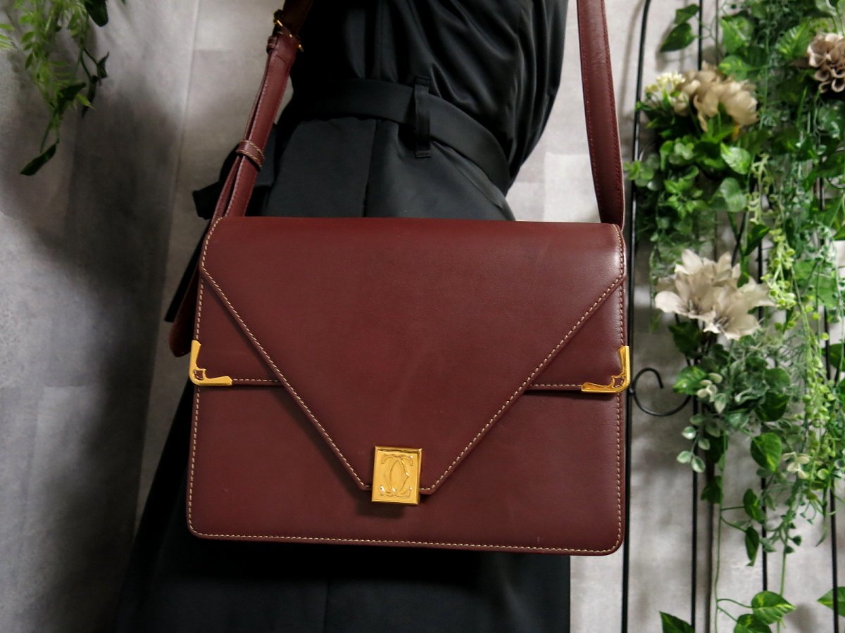 ヴィンテージ カルティエ ショルダーバッグの値段と価格推移は?|105