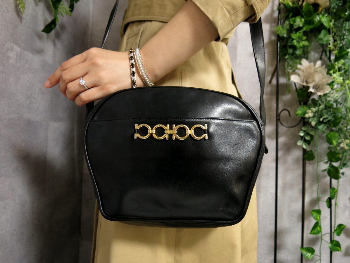 ヤフオク! -「vintage ferragamo」(サルヴァトーレ・フェラガモ) (さ