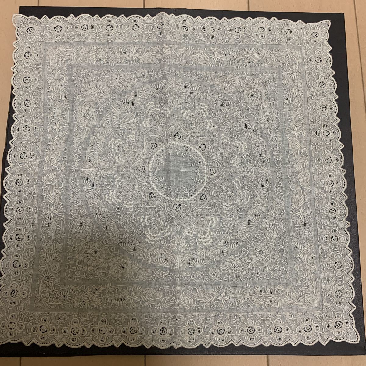 ヤフオク! -「スワトウ 手刺繍 ハンカチ」の落札相場・落札価格