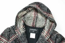 良品 CHANEL ◆ ツイード ショート ダッフルコート 黒 38 チェック トグルボタン フード付き 背中プリーツ モヘヤ シルク シャネル ◆XE3_画像4