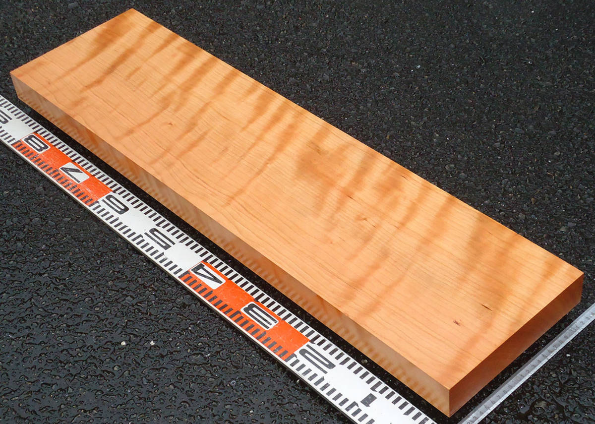 椋、無節で褐色、虎杢入で美しい!加工済板。長さ143cm幅42cm厚み4cm-