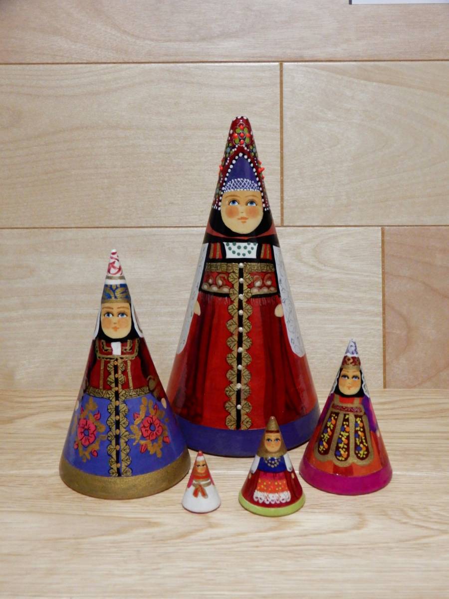 ★Produits russes Valentina Darofeyeva Matriochka ~ Costume folklorique rouge ~ Objets d'artiste, œuvres faites à la main, intérieur, marchandises diverses, ornement, objet