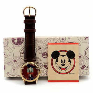 ディズニー　ドナルド　DLP腕時計（えんじ色文字盤）　ディズニーランドパリ　1997年　未使用
