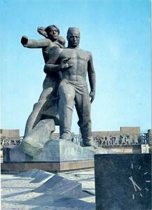 1978　ソ連　ウズベク共和国タシケント絵葉書　官製料額印面葉書　男女の社会主義者の銅像