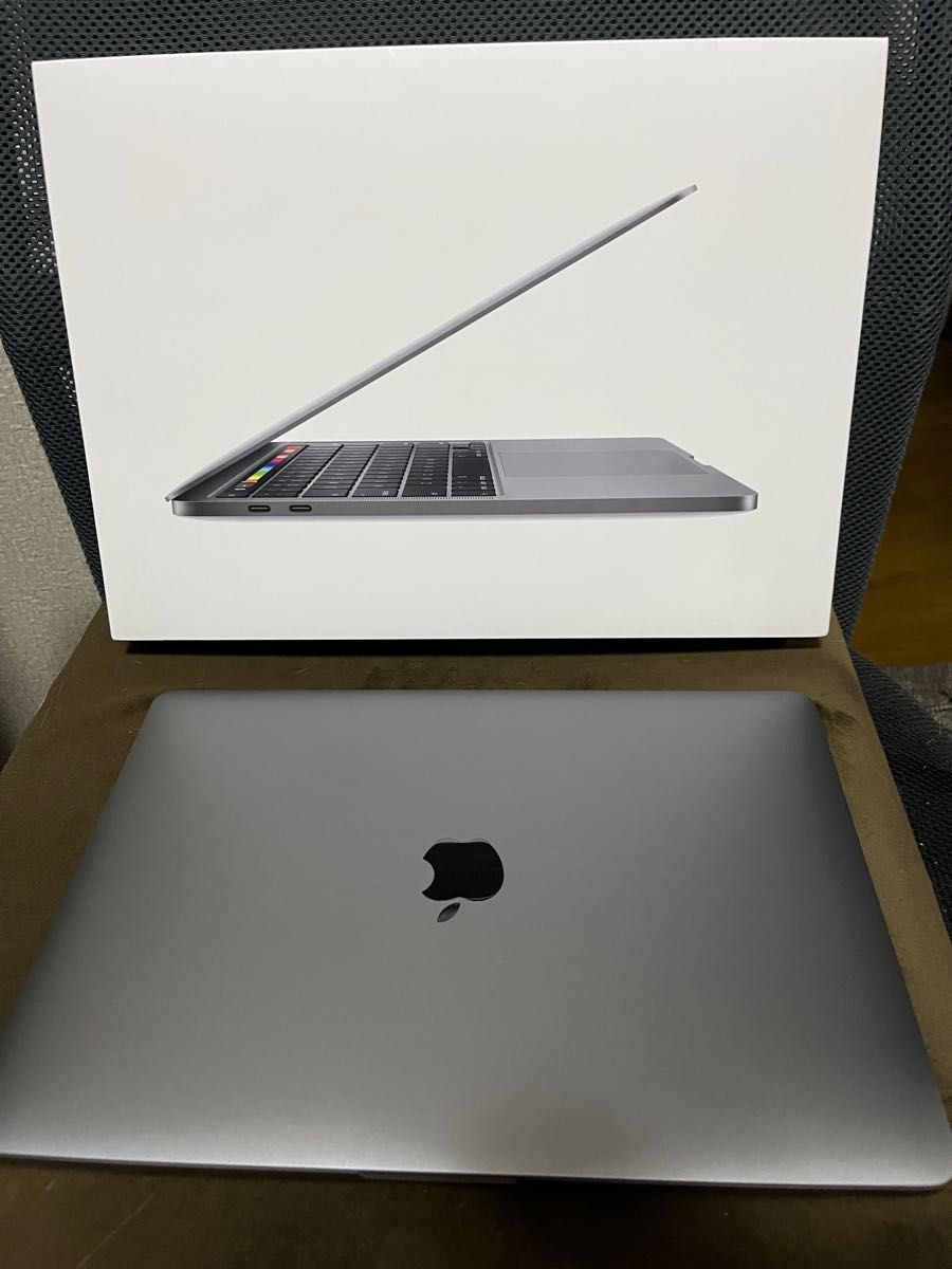 MacBook Pro 13インチ 2018 thunderbolt 3ポート×4 スペースグレイ