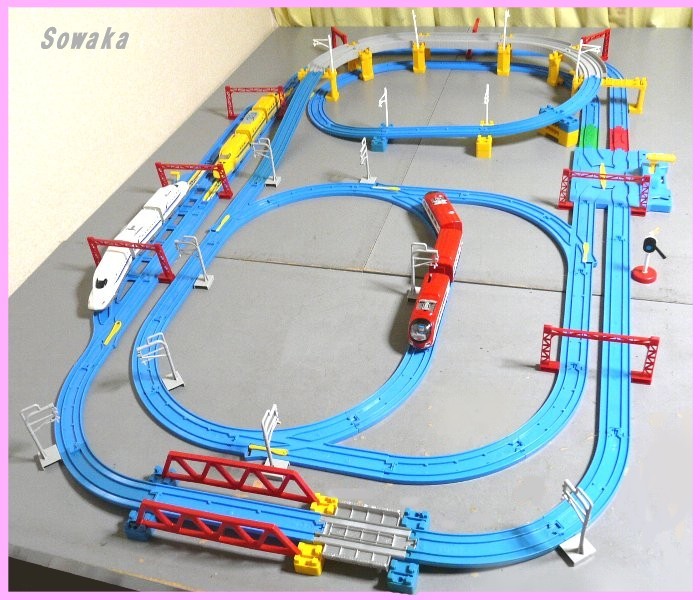 プラレール線路 豪華複線レイアウト グレー色ブロック橋脚 7段