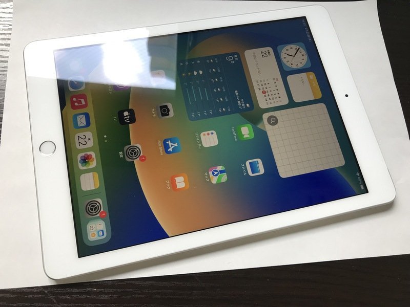 白木/黒塗り 完動品SIMフリー液晶無傷iPad第6世代本体32GBシルバー