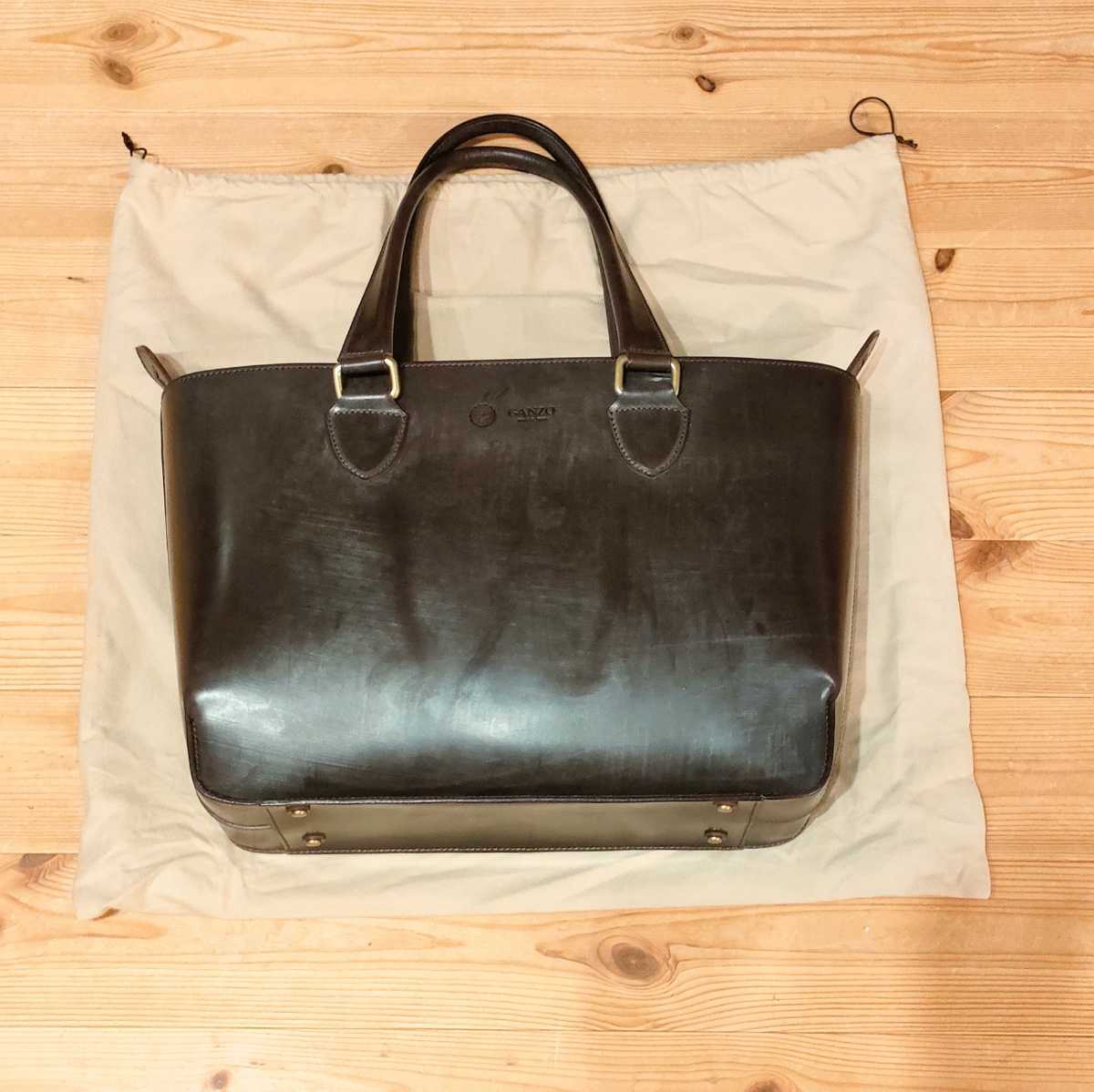 【美品】GANZO ハンドバッグ　サケット2 牛革　黒　袋付き　保証書付き　S ボディーバッグ 正規メーカー品