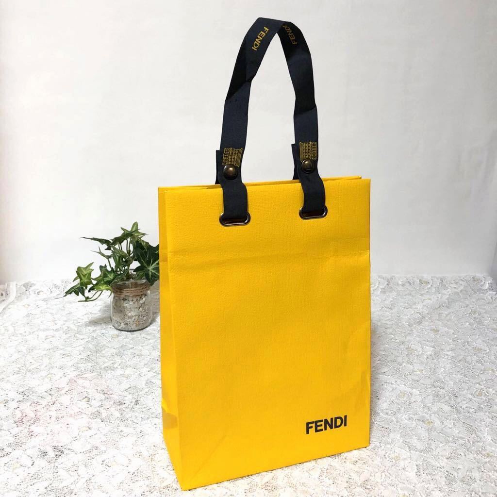 ヤフオク! -「(ショップ袋 紙袋 空き箱)」(フェンディ) (ふ)の落札相場 ...