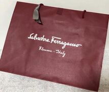 サルヴァトーレ・フェラガモ 「Salvatore Ferragamo」ショッパー 大きめ バッグ用 (1826) ショップ袋 紙袋 ブランド袋 レッド 折らずに配送_画像6