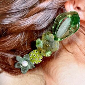 旧作SALE／ハンドメイド/レジンドライフラワーお花ロングヘアクリップ（クリアーグリーンイメージ）