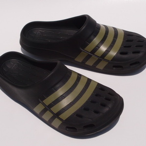 美品!! 29.5cm 限定 adidas Duramo Clog 黒ｘカーキ サンダル クロッグ サンダルの画像1