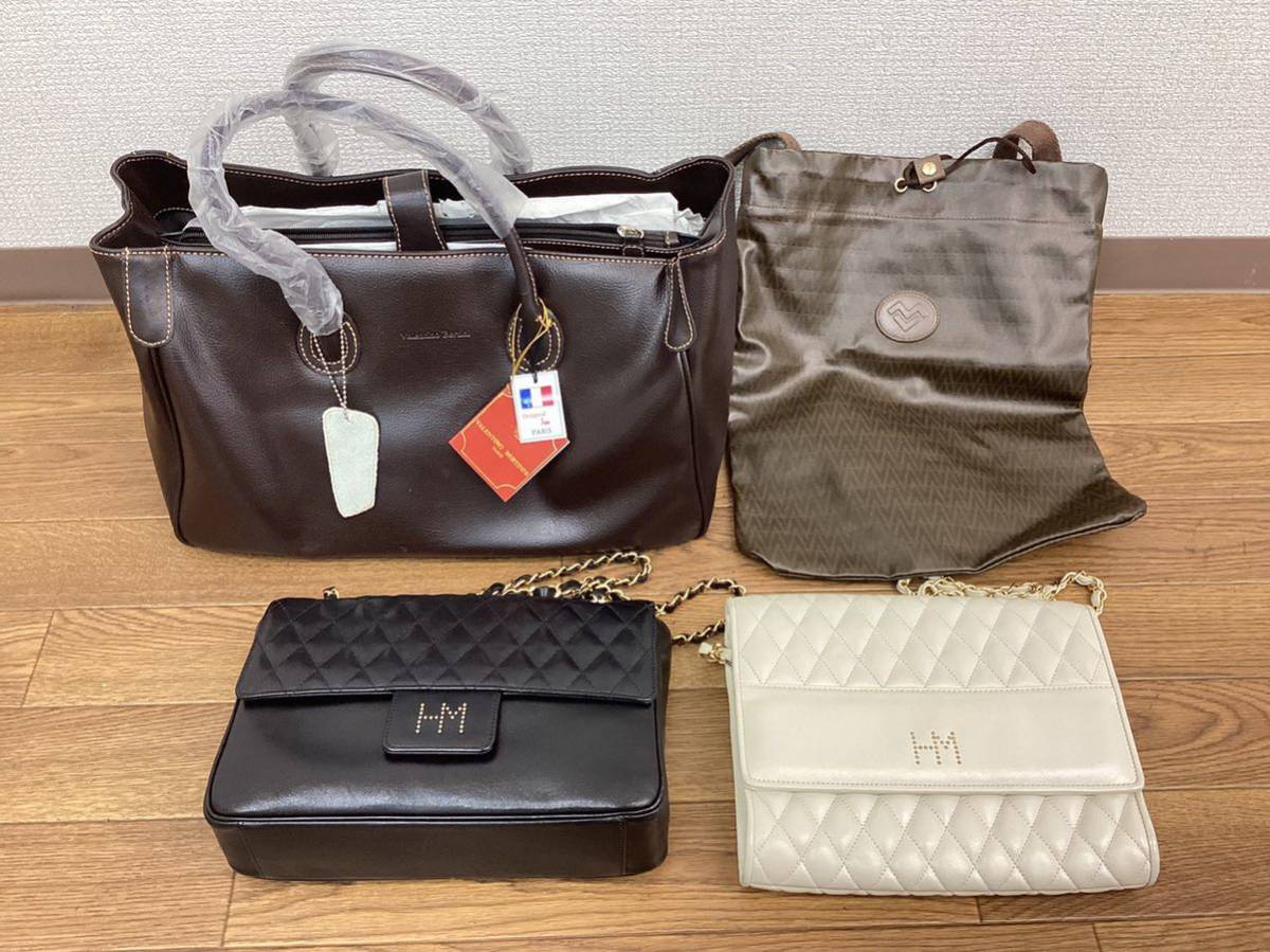 Valentino バッグの値段と価格推移は?|1,907件の売買情報を集計した ...