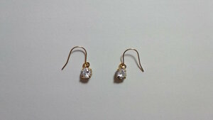 CZダイヤ1粒ピアス　K18YGフック 3mm