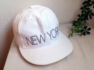 ★細いNEWYORK刺繍が可愛いスナップバックキャップ★訳あり★