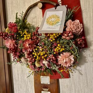 ミモザ可愛く！黄色ミモザとオトナピンクのお花たちリース ハンドメイド ドライフラワー