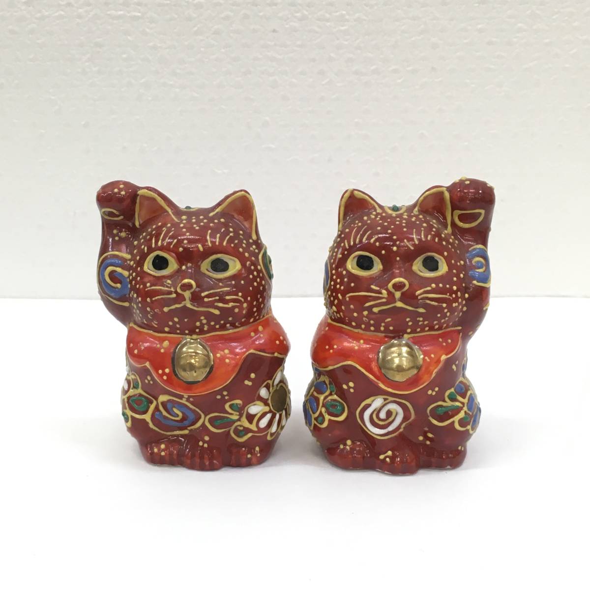 新作入荷!!】 九谷焼 招き猫 置物 骨董 アンティーク 猫招き 工芸品