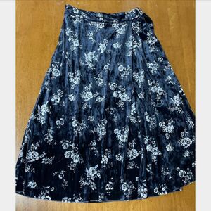 ☆GU ジーユー レディース スカート 花柄スカート ロングスカート 個性 黒 L【汚れあり】