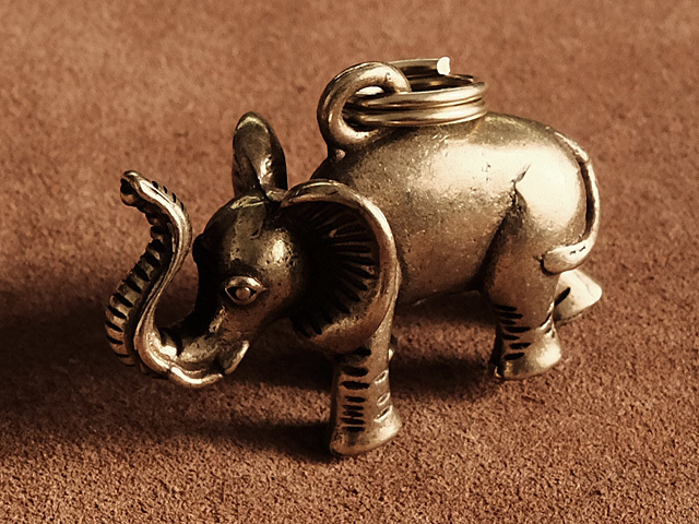 Messing Schlüsselanhänger (Elefant) Elefant Tier Figur Charm Afrika Doppelring American Casual Messing Gold Objekt, Verschiedene Waren, Schlüsselbund, Handgefertigt