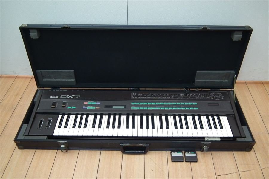 宇宙の香り YAMAHA DX7 シンセサイザー キーボード 専用バンドケース