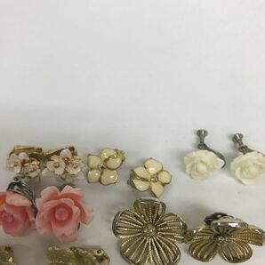 E0015 レトロ 花 フラワー ペア イヤリング 14点 セット 約105gヴィンテージ アクセサリー 等 大量 まとめ ゴールドカラー アンティークの画像6